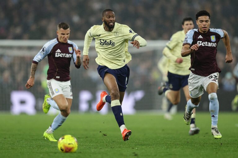 แอสตันวิลลา พบ เอฟเวอร์ตัน